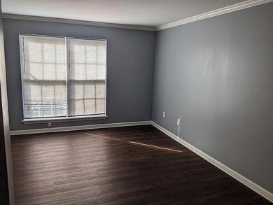 Updated 1BR/1BA Townhome in West AshleyDon't miss this move-in - photo 3