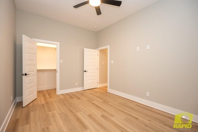 Like-new Bentwood Country Club home featuring 3 bedrooms, 2 - photo 33