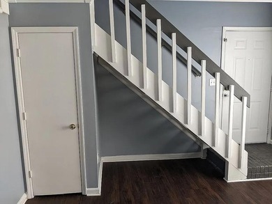 Updated 1BR/1BA Townhome in West AshleyDon't miss this move-in - photo 4