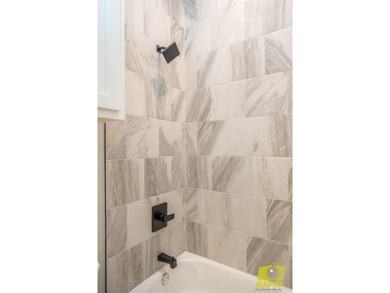 Like-new Bentwood Country Club home featuring 3 bedrooms, 2 - photo 34