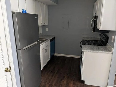 Updated 1BR/1BA Townhome in West AshleyDon't miss this move-in - photo 6