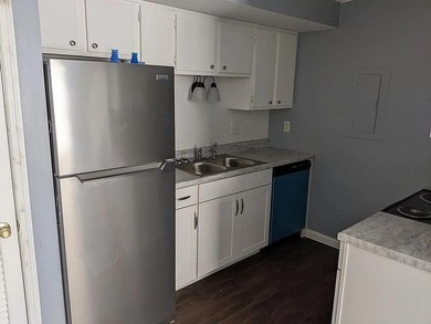 Updated 1BR/1BA Townhome in West AshleyDon't miss this move-in - photo 8