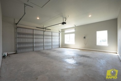 Like-new Bentwood Country Club home featuring 3 bedrooms, 2 - photo 38