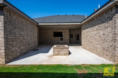 Like-new Bentwood Country Club home featuring 3 bedrooms, 2 - photo 40