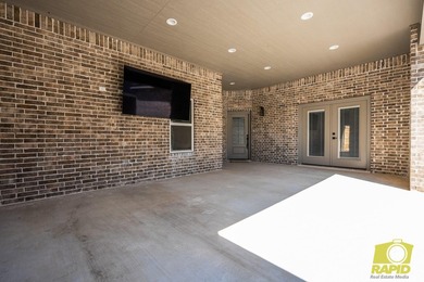 Like-new Bentwood Country Club home featuring 3 bedrooms, 2 - photo 41