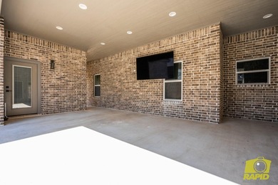 Like-new Bentwood Country Club home featuring 3 bedrooms, 2 - photo 43