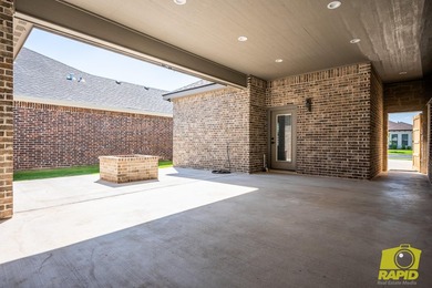 Like-new Bentwood Country Club home featuring 3 bedrooms, 2 - photo 44