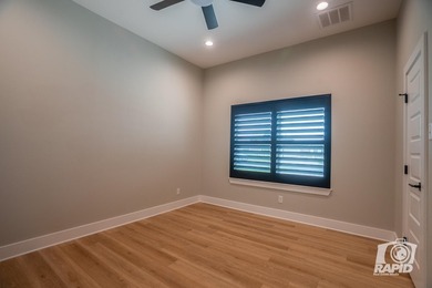 Like-new Bentwood Country Club home featuring 3 bedrooms, 2 - photo 46