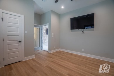 Like-new Bentwood Country Club home featuring 3 bedrooms, 2 - photo 47