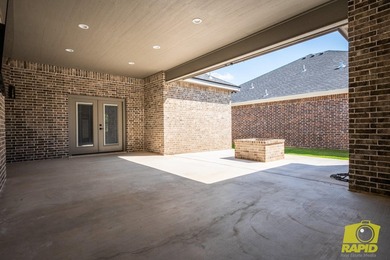 Like-new Bentwood Country Club home featuring 3 bedrooms, 2 - photo 50