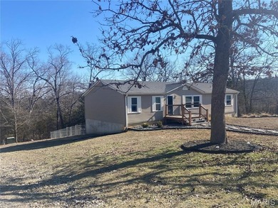 Wildwood Lake Home Sale Pending in De Soto Missouri