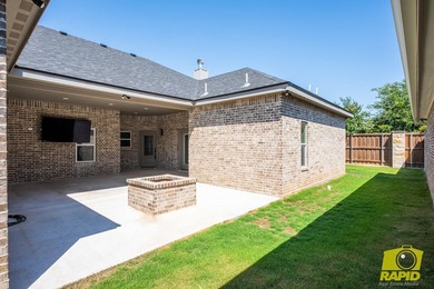 Like-new Bentwood Country Club home featuring 3 bedrooms, 2 - photo 51