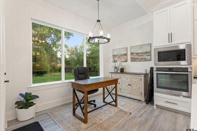 Priced well under appraised value, this is an unbelievable deal! - photo 5