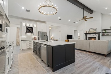 Priced well under appraised value, this is an unbelievable deal! - photo 6