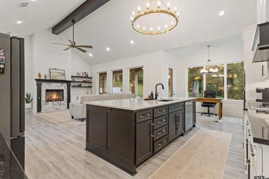 Priced well under appraised value, this is an unbelievable deal! - photo 10