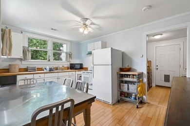 Charming 2 bedroom, 1 bath cottage on a quiet one way street - photo 11