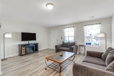 Beautifully maintained and move-in ready home! This 3-bedroom, 2 - photo 2
