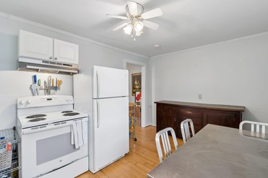 Charming 2 bedroom, 1 bath cottage on a quiet one way street - photo 16