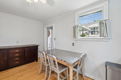 Charming 2 bedroom, 1 bath cottage on a quiet one way street - photo 18