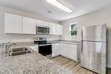 Beautifully maintained and move-in ready home! This 3-bedroom, 2 - photo 9