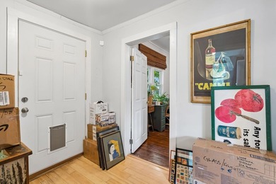 Charming 2 bedroom, 1 bath cottage on a quiet one way street - photo 20