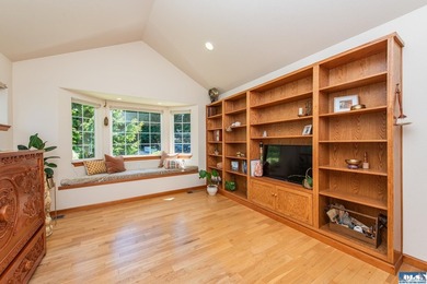 Welcome to a home where craftsmanship, comfort, and Sequim - photo 24