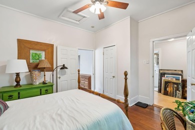 Charming 2 bedroom, 1 bath cottage on a quiet one way street - photo 25