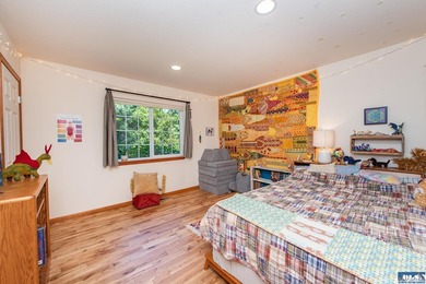 Welcome to a home where craftsmanship, comfort, and Sequim - photo 27