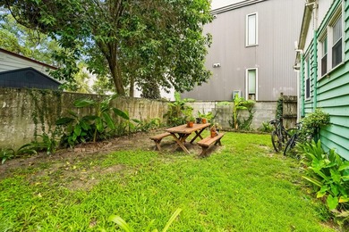 Charming 2 bedroom, 1 bath cottage on a quiet one way street - photo 31