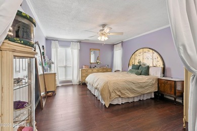 Well-appointed townhome in an ideal island location! Come see - photo 31