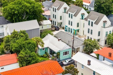 Charming 2 bedroom, 1 bath cottage on a quiet one way street - photo 37