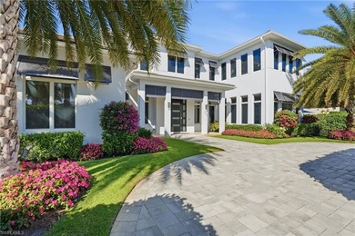 Introducing 725 Harbour Drive, ultimate luxury, situated in the - photo 3