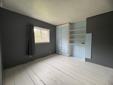 Welcome to your own slice of Maine paradise!  This 3-bedroom