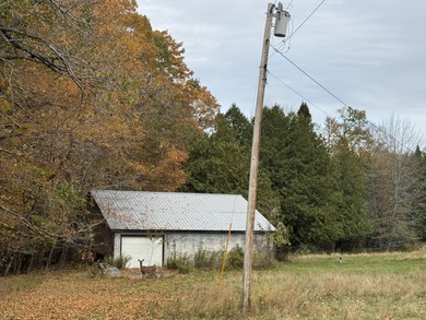 Welcome to your own slice of Maine paradise!  This 3-bedroom