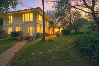 Lake Taneycomo Home For Sale in Forsyth Missouri