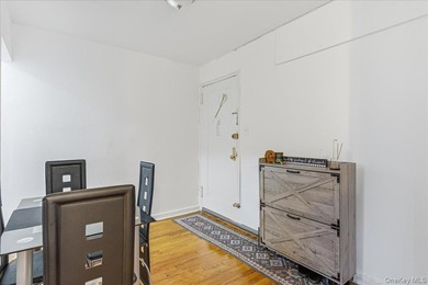 Welcome to this beautifully kept and sun-filled studio apartment - photo 7
