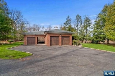 All Brick Ranch on Double Lots in Alpine. A Private Forest - photo 3