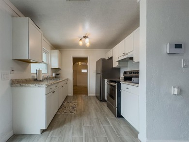 Move-in ready 3-bedroom, 2-bath home in a highly desirable - photo 10