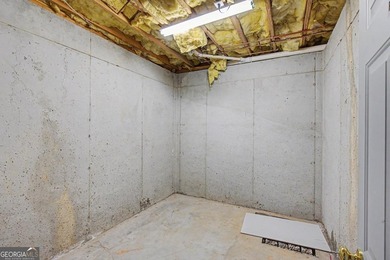 COMPLETELY RENOVATED INSIDE AND OUT! This beautifully updated - photo 34