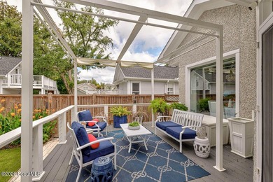 Location, lifestyle, and lovingly maintained, this one has it - photo 41