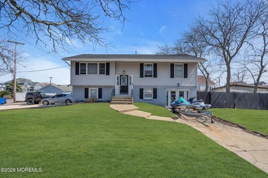 PRICE IMPROVEMENT - VACANT - EASY TO SHOW! Welcome to your dream - photo 8