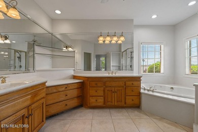 Absolutely stunning, one-owner, impeccably maintained all-brick - photo 36