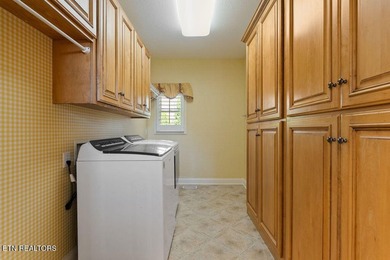 Absolutely stunning, one-owner, impeccably maintained all-brick - photo 39