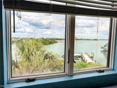 Priced to Sell! Positioned directly on the harbor in Safety - photo 42