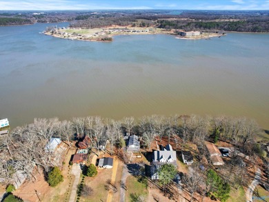 Magnificent deep-water riverfront retreat with stunning - photo 2