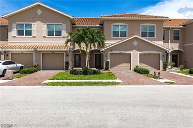 (private lake, pond, coastal) Townhome/Townhouse Sale Pending in Naples Florida