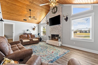 Fully RENOVATED from top to bottom, 3007 Longwood Cir. is a - photo 3