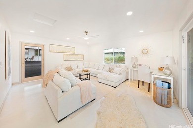 E Komo mai, this property welcomes you with a sweeping paved - photo 8