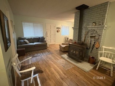 Charming Alta Sierra cabin with breathtaking tree and mountain - photo 8