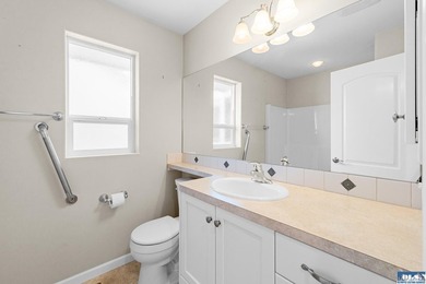 Welcome home to this beautifully maintained 3 bedroom, 2 bath - photo 26